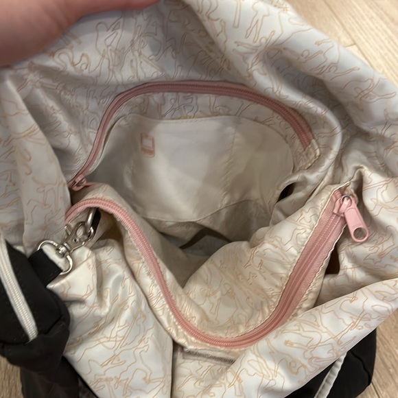 Lululemon Original Large Gray Gym/Travel Bag - Picture 3 of 8